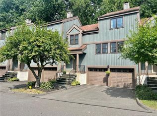 92 Heatherwood Dr #92, Brookfield, CT 06804