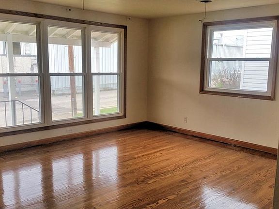 3rd image of 3031 Gove St