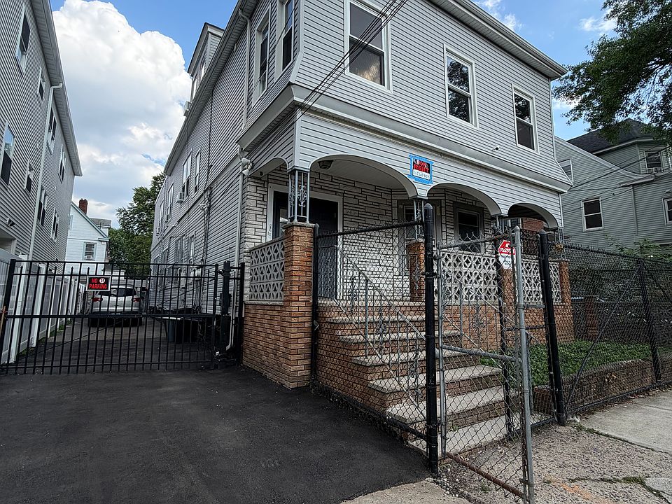 1st image of 32 Fabyan Pl #1