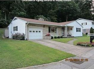 202 Autumn Dr, Dunbar, WV 25064