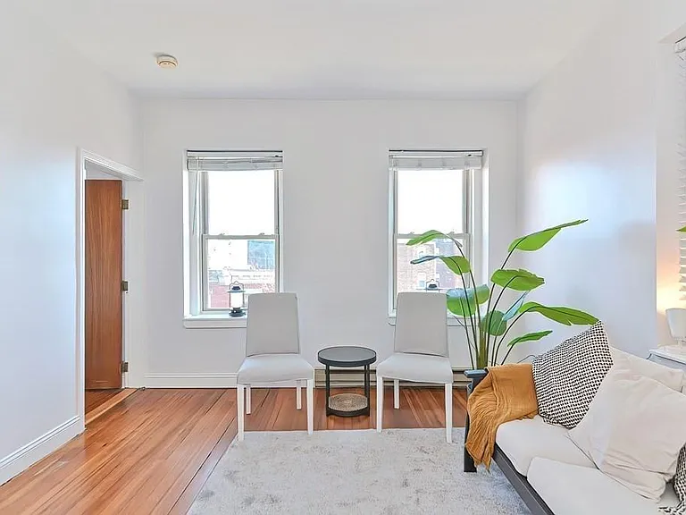 156 Cottage St #7 — Photo 4