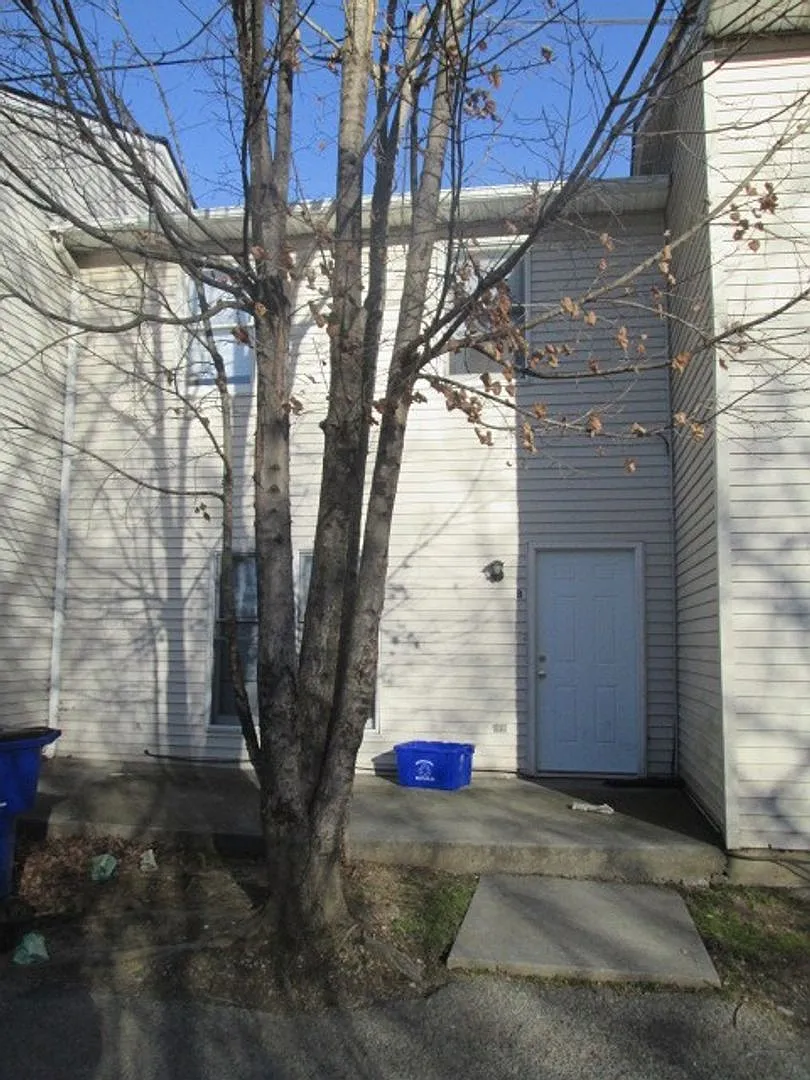 4 Bedroom 3 Bath Townhouse — Photo 1