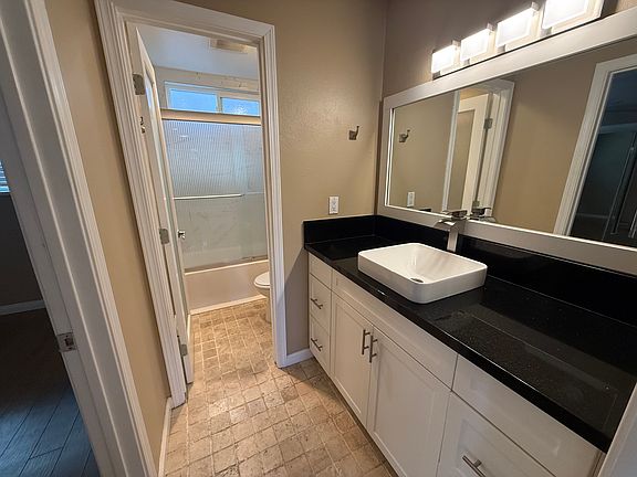 5th image of 4411 Louisiana St APT 3