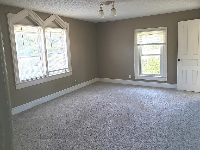 824 Washington St — Photo 1