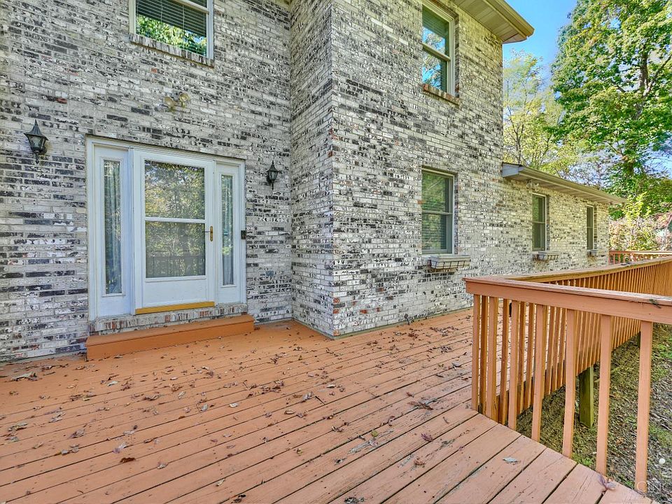 1st image of 111 Ariel Ln