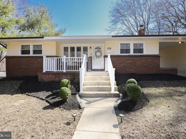 126 N King St, Magnolia, NJ 08049