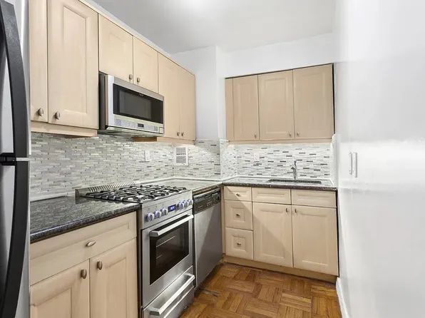 333 East 34th Street image 1 of 8