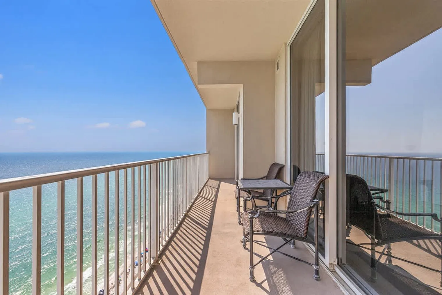 1 bed, 2.0 bath, 914 sqft, $2,477 — Photo 3