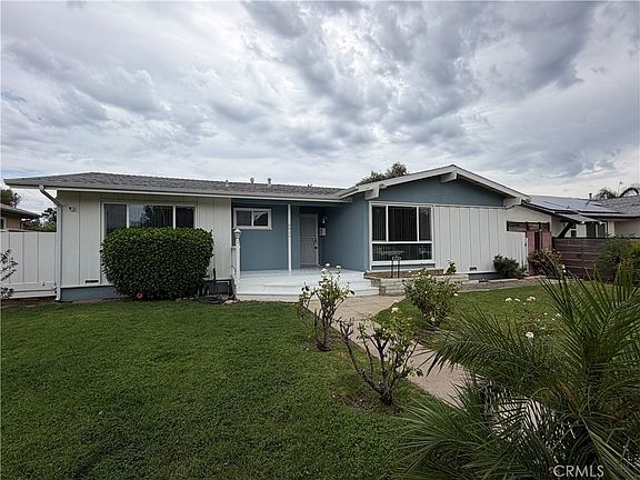 2nd image of 6934 Woodlake Ave