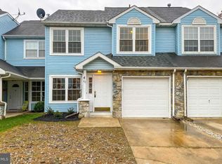 42 Pondview Ln, Sicklerville, NJ 08081