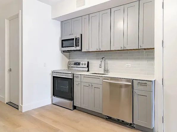 4632 Vernon Blvd APT 2L, Long Island City, NY 11101