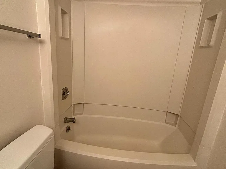 8370 Greensboro Dr #422 — Photo 9
