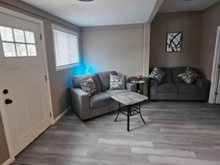 140 N Lindberg St — Photo 3