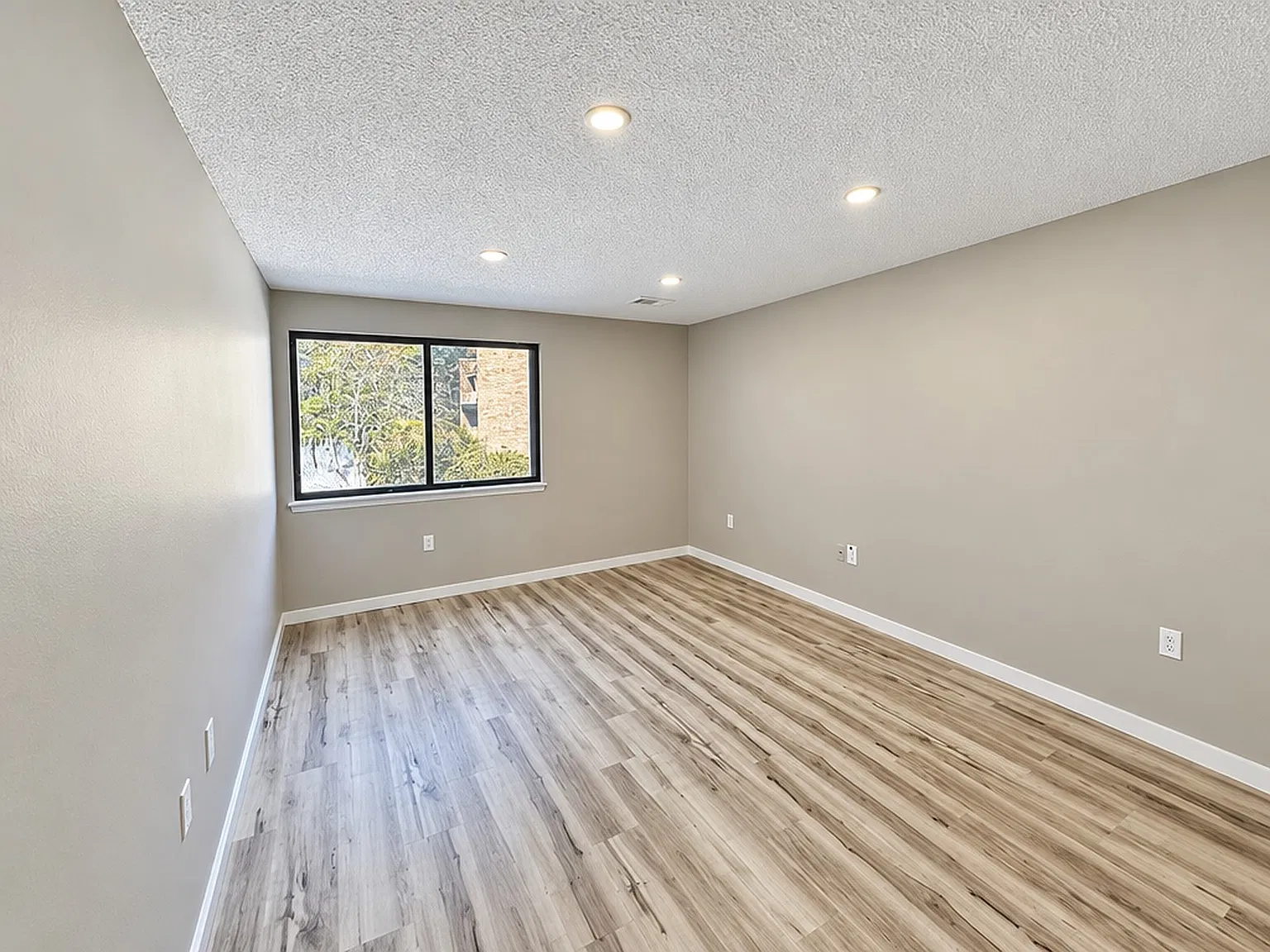 2 bed, 850 sqft, $3,100 — Photo 4