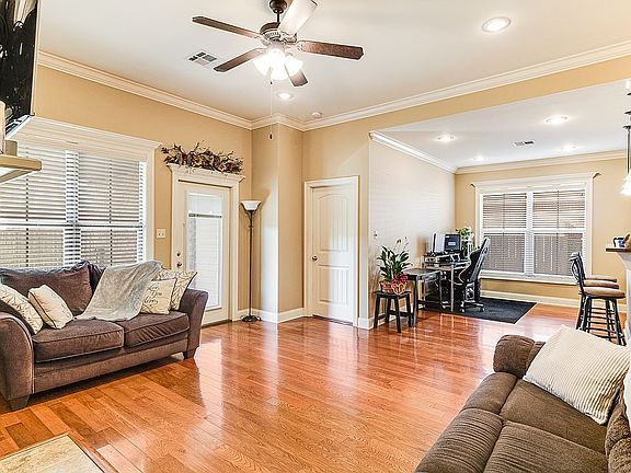 3rd image of 205 Portsmouth Dr
