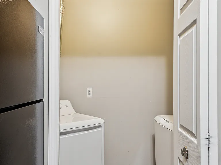 Pointe West Apartments — Photo 63
