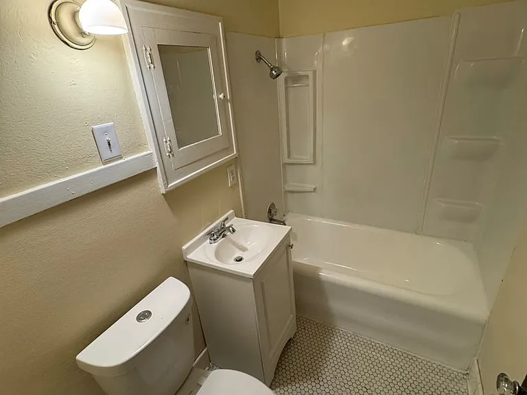 1421 Crosby St — Photo 10