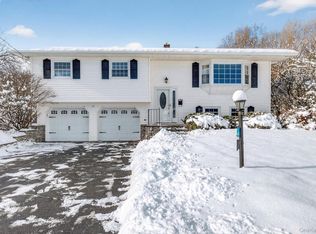 2 Blue Hills Court, Saugerties, NY 12477