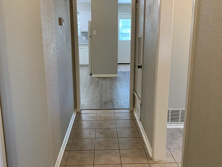 105 Travertine Ln #B — Photo 3