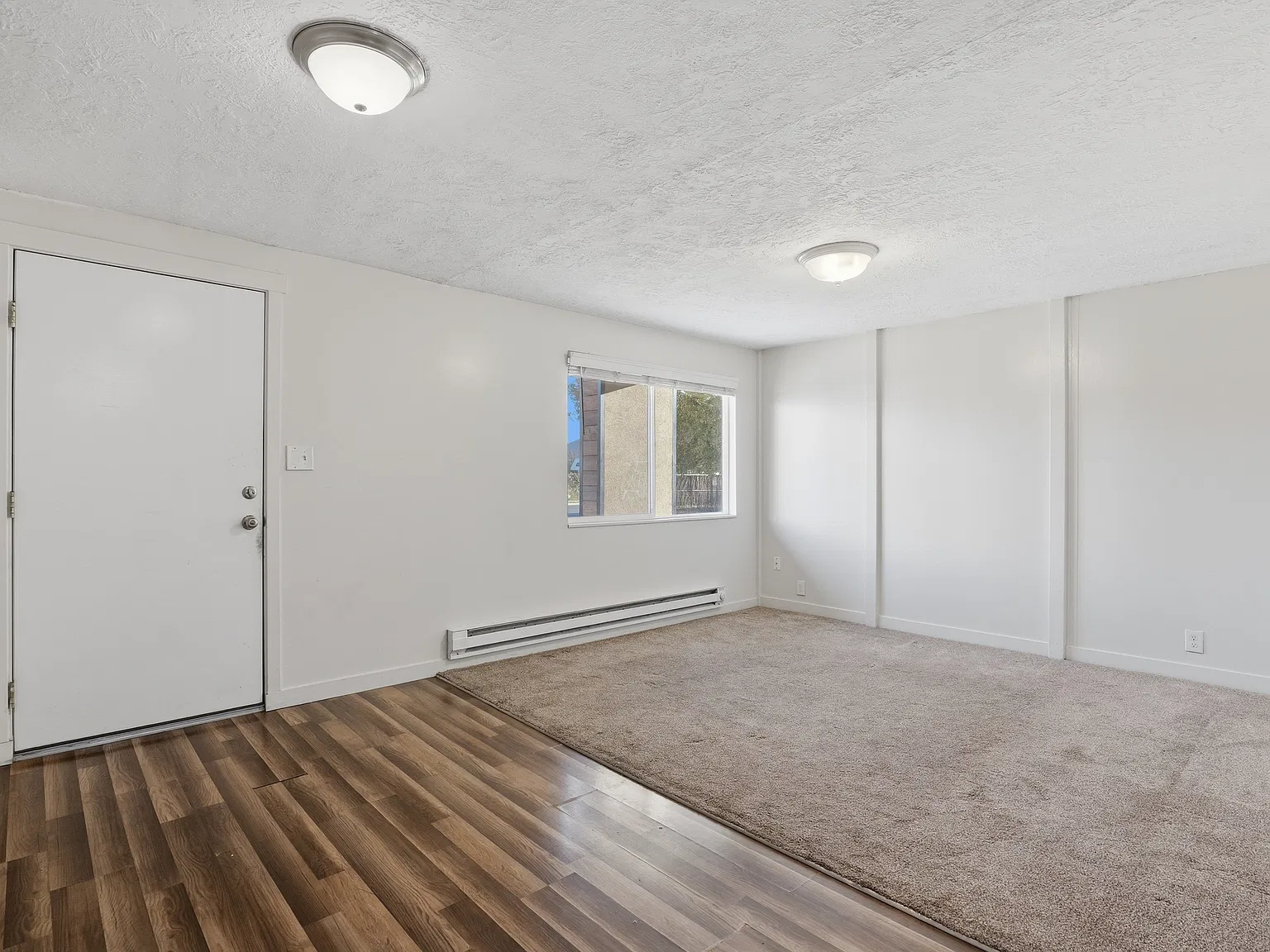831 W Lennox St - 1 — Photo 4