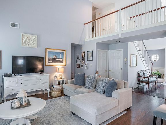 3rd image of 776 Willow Oak Cir