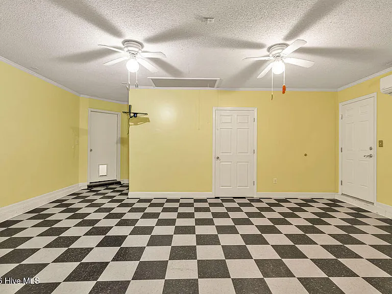 304 Gaston Ct — Photo 24