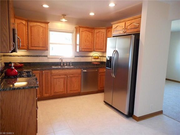 3rd image of 170 Pocantico Ave
