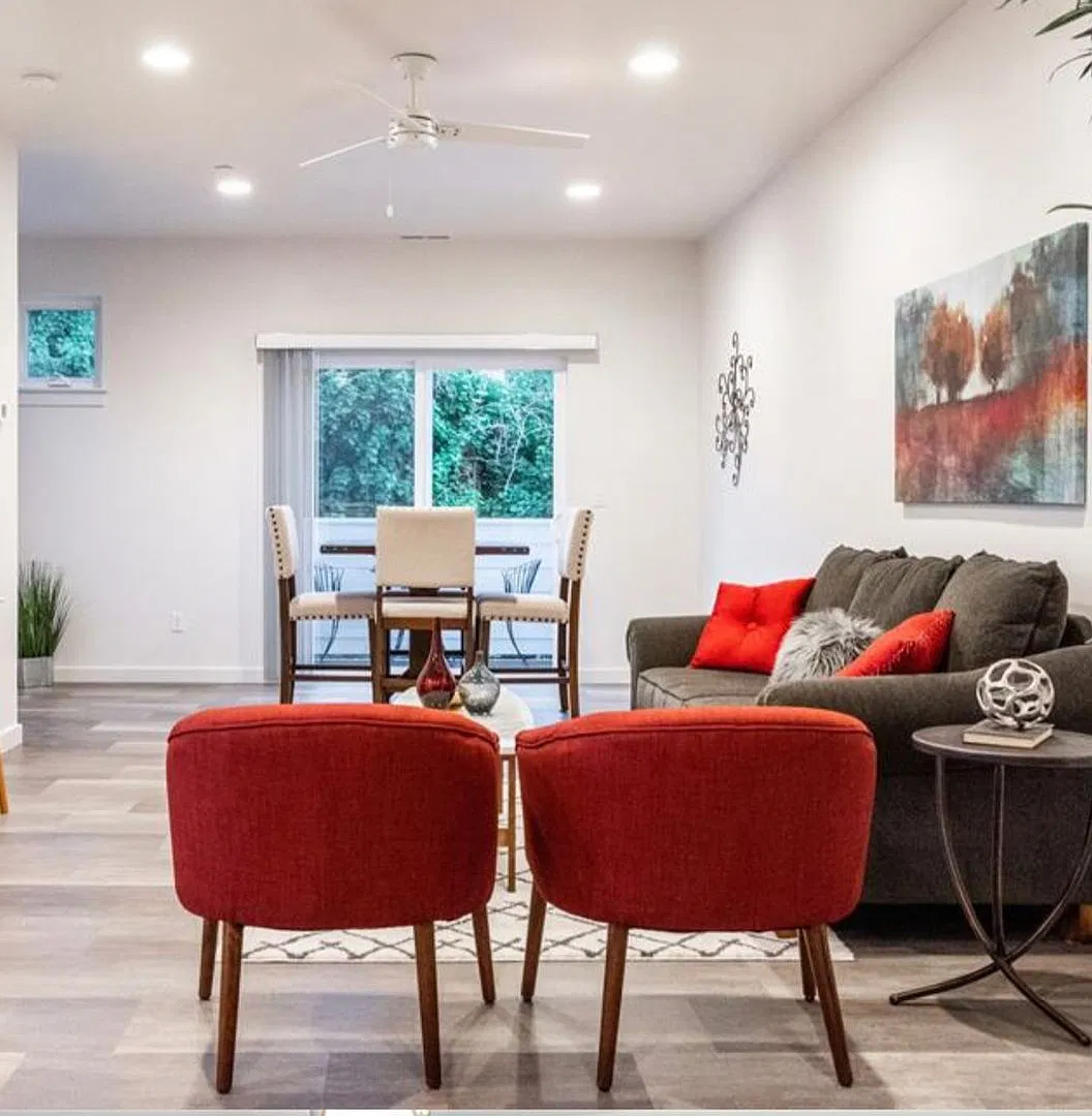 3-Story Urban Walk Up at a Modern Community * Flexible Lease Terms - 3 months, 6 months or Year L... — Photo 4