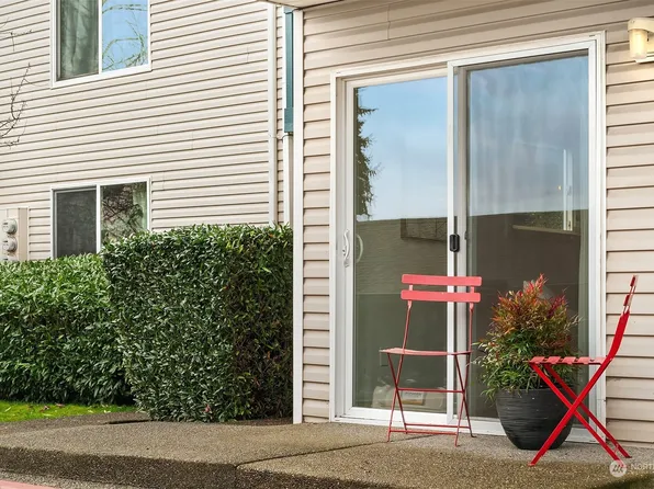 17431 Ambaum Boulevard S #D2, Burien, WA 98148