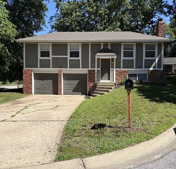 1820 E Cherokee Ln — Photo 1