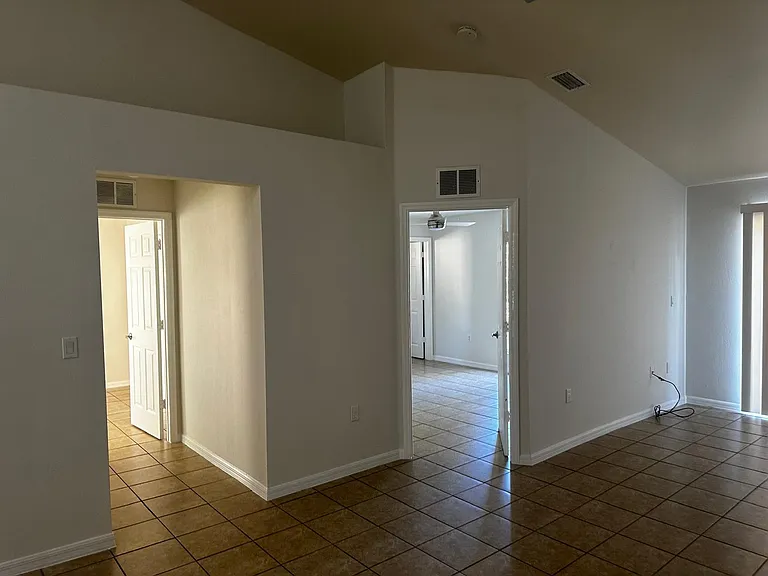 401 NE 25th Ave — Photo 6