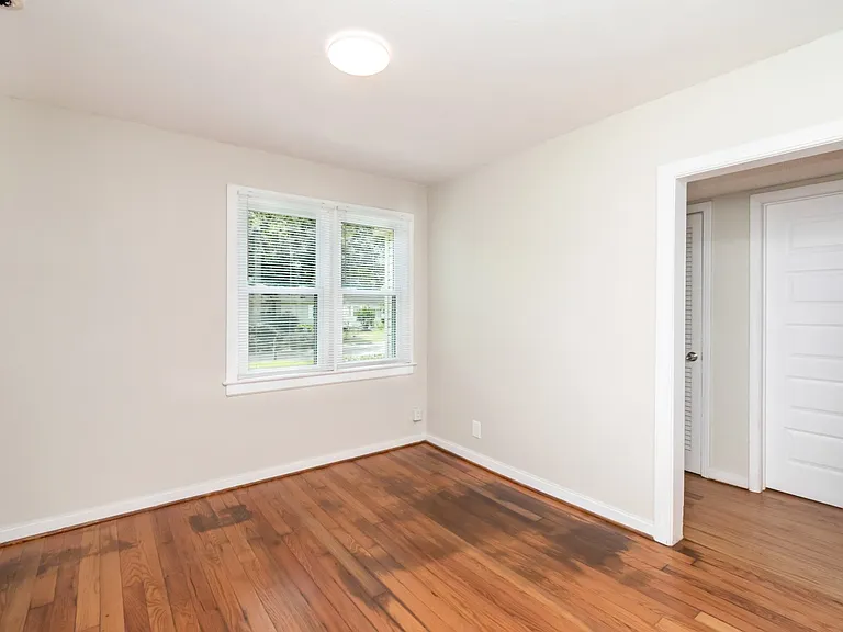 4904 Auburn Dr N — Photo 22