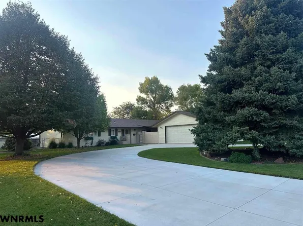 3018 Primrose Dr, Scottsbluff, NE 69361