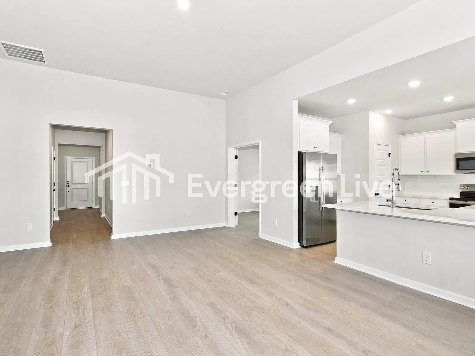 3 bed, 2.0 bath, 1748 sqft, $1,995 — Photo 2