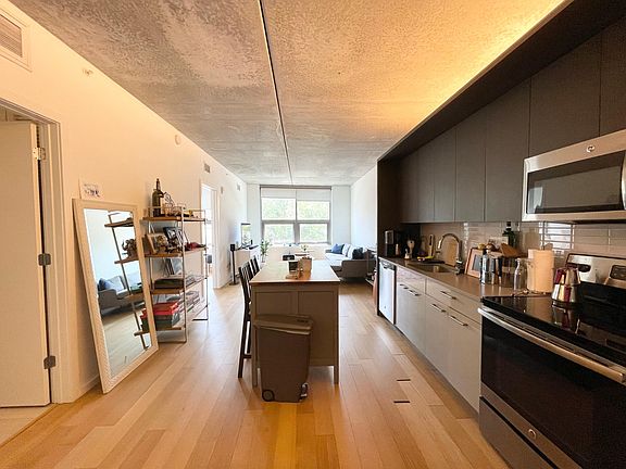 4th image of 207 Race St #2H