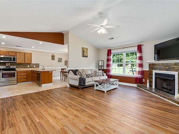 4th image of 110 Cedar Glen Dr