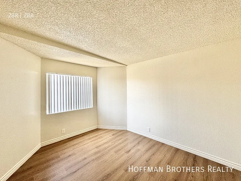 15552 Nordhoff St #105 — Photo 6