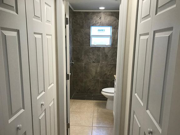 5th image of 513/515 SE 6th Ter