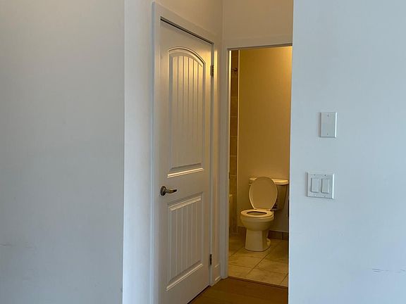 4th image of 7 Kenaston Gdns Unit 812