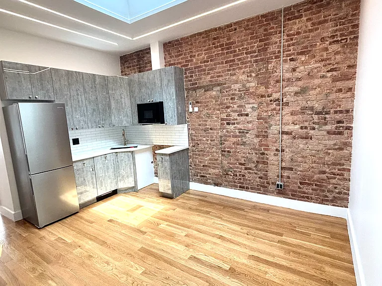 6080 Catalpa Ave #2F — Photo 2