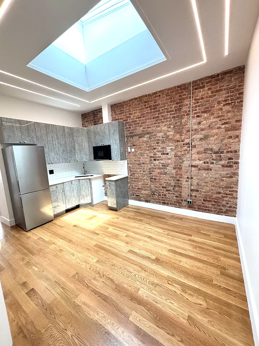 Building Photo - 6080 Catalpa Ave #2F
