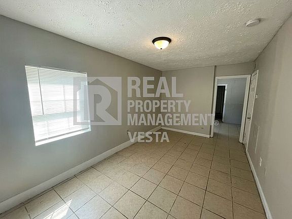 2nd image of 2202 Roosevelt Ave #2202