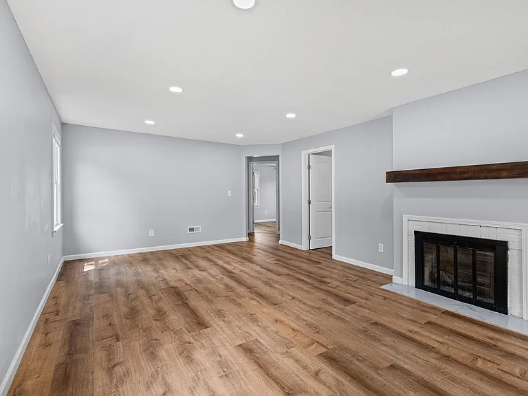 938 Locust Ave — Photo 3