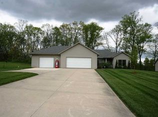 1925 E 770 S, Wolcottville, IN 46795