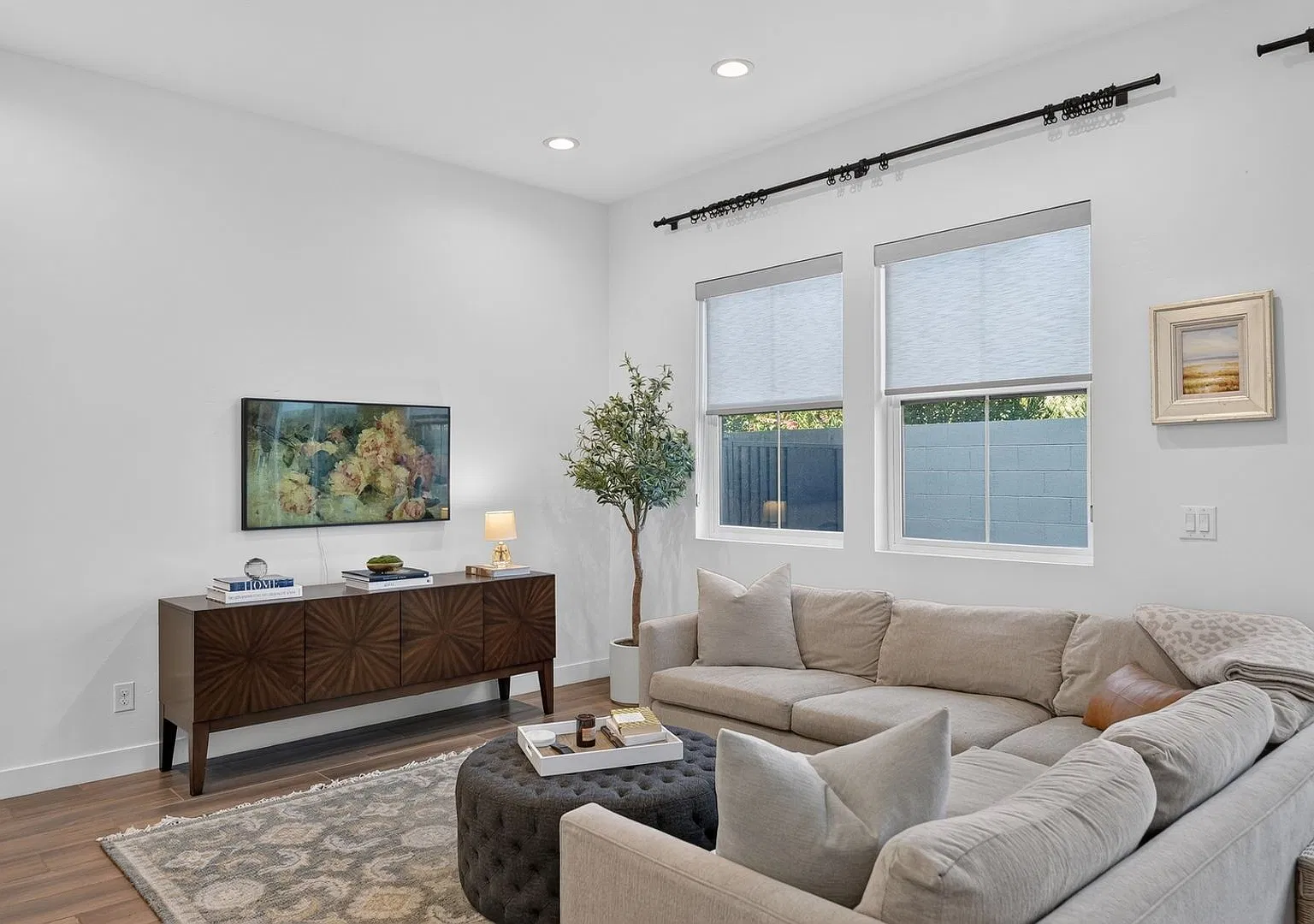 Charming 3BR House in Phoenix — Photo 2