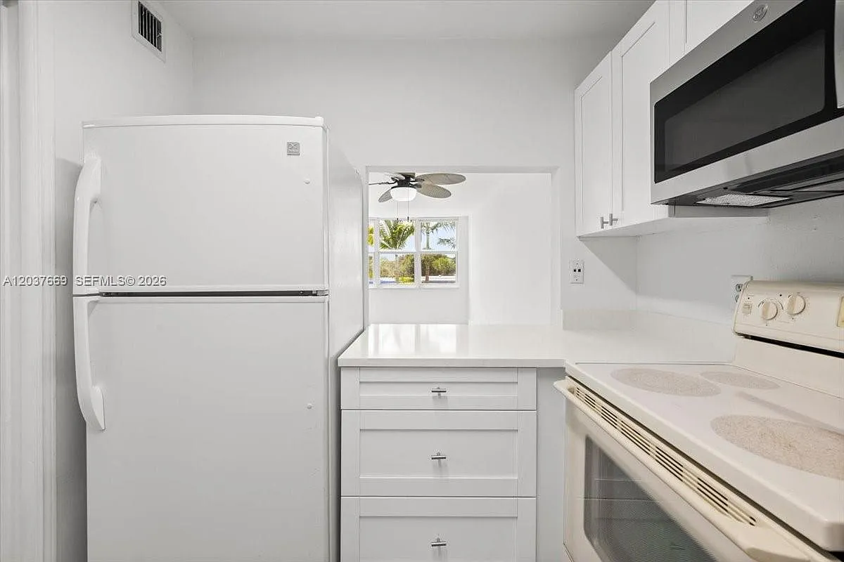 9441 Evergreen Pl — Photo 2
