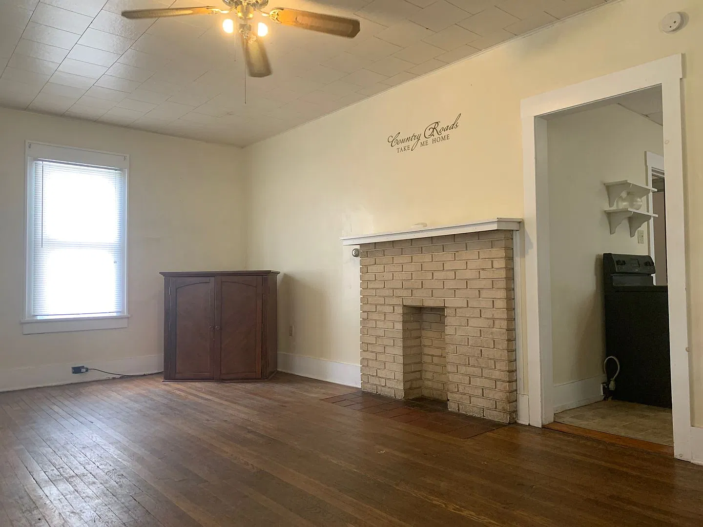 3 Bed/1 Bath Home, Close to Campus- Available 6/2/27 — Photo 3