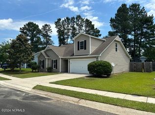 912 Edna Fields Dr, Navassa, NC 28451