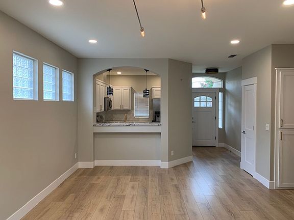 4th image of 756 Standish Way