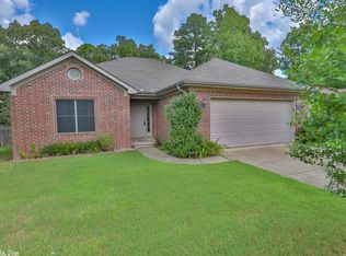 52 Zircon Dr, Maumelle, AR 72113